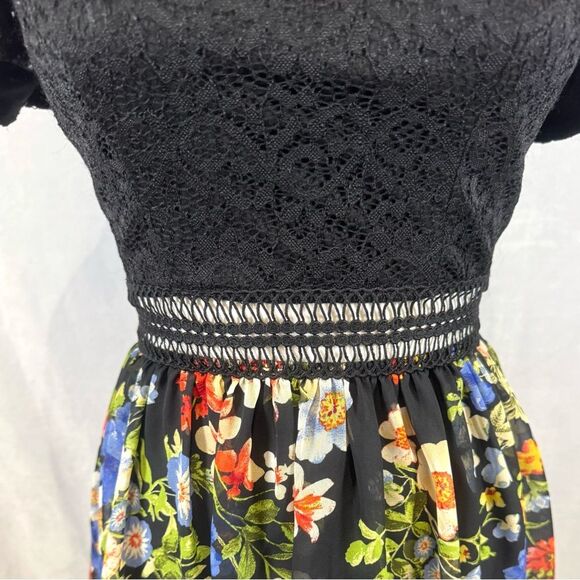 Black lace and floral peek a boo midriff scalloped off shoulder dress size 3 - Picture 3 of 6